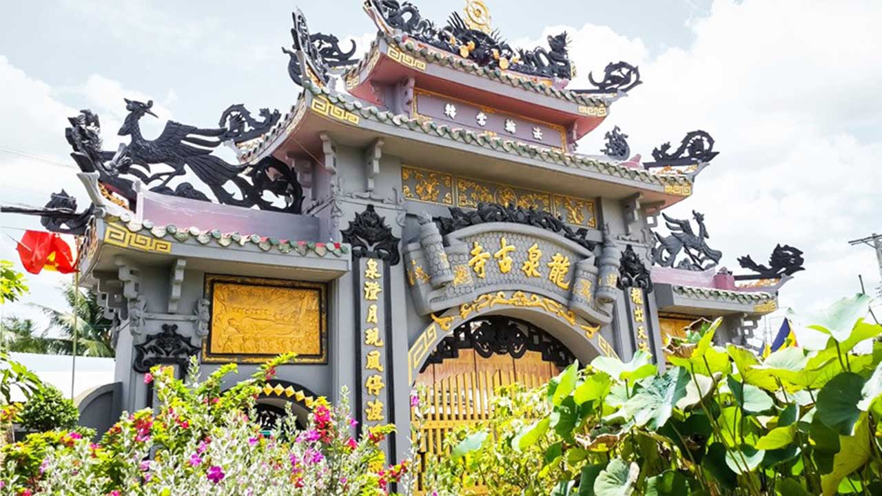 Chùa Linh Thứu - Check in ngôi chùa lâu đời tại Tiền Giang (2025) 27 Cổng chùa Linh Thứu