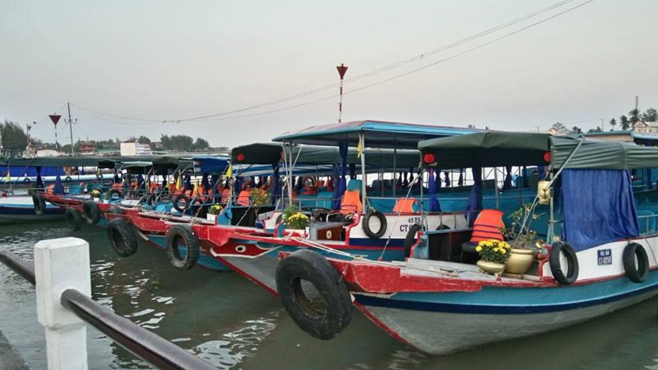 Chợ nổi Cái Răng: Cẩm nang du lịch trải nghiệm hoàn hảo 2025 98 Thuê tàu đi chợ nổi Cái Răng
