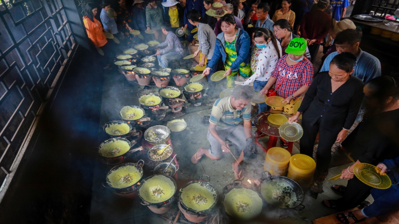 Chùa Bánh Xèo An Giang - Viếng Thiền viện Đông Lai (2025) 31 Bánh xèo chùa Phật Nằm