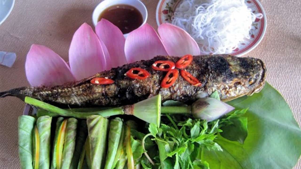 Khu du lịch văn hóa Phương Nam - Cẩm nang du lịch từ A-Z (2025) 21 Đặc sản Đồng Tháp cá nướng lá sen