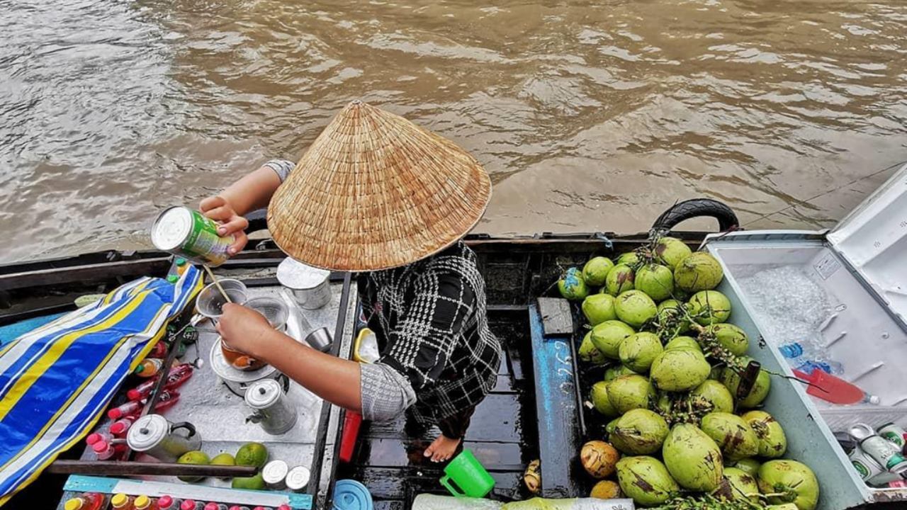 Chợ nổi Cái Bè Tiền Giang - Kinh nghiệm du lịch từ A đến Z (2025) 25 Cà phê nổi ở chợ nổi