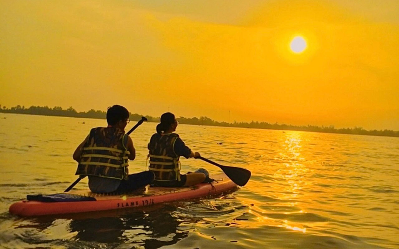 Chèo SUP ở Cần Thơ - Môn thể thao sông nước hấp dẫn (2025) 20 Chèo Sup ngắm bình minh ở Cần Thơ