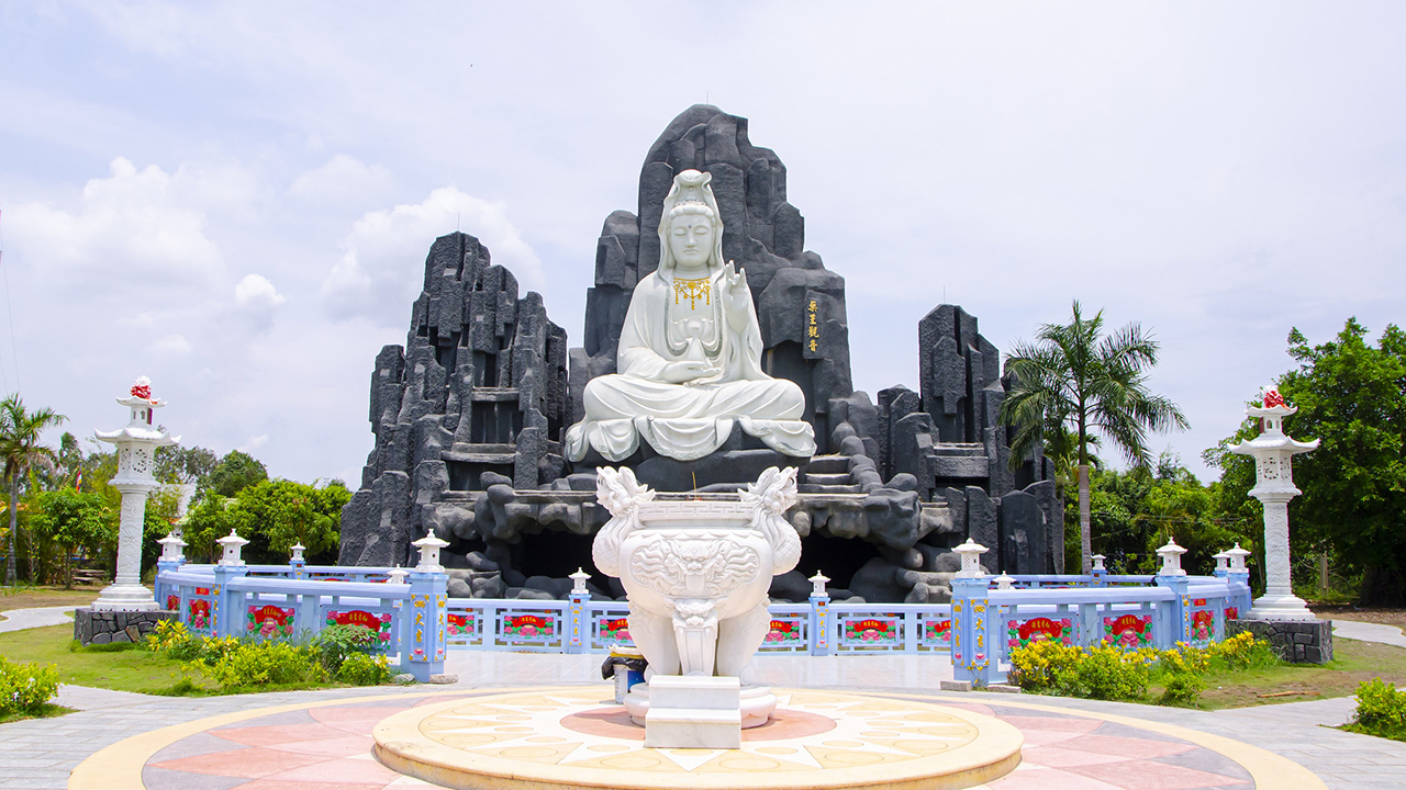 Chùa Huỳnh Đạo Châu Đốc - Khám phá ngôi chùa tuyệt đẹp 20 Tượng Phật bà Quan âm - chùa Huỳnh Đạo