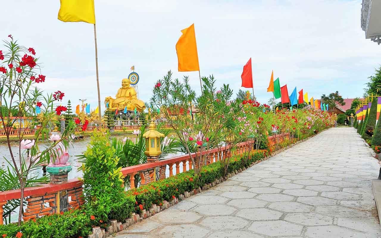 Chùa Vạn Phước Bến Tre - Ngôi chùa đẹp tựa tiên cảnh (2025) 20 Chùa Vạn Phước có gì?