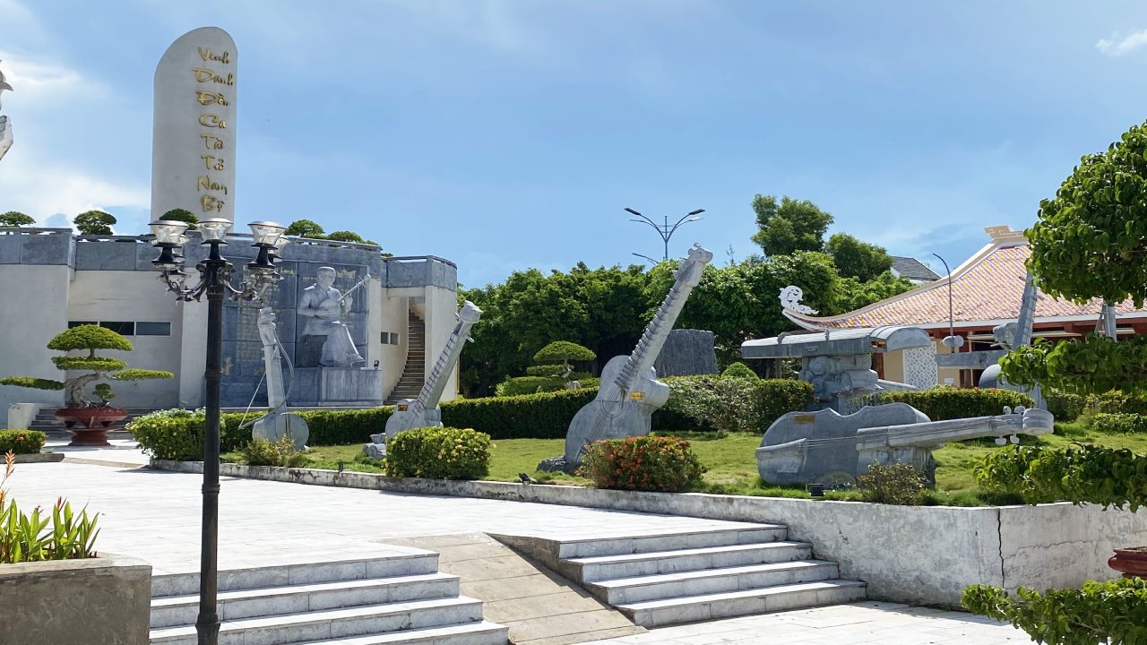 Về thăm khu tưởng niệm nhạc sĩ Cao Văn Lầu (2025) 24 Công viên khu tưởng niệm Cao Văn Lầu