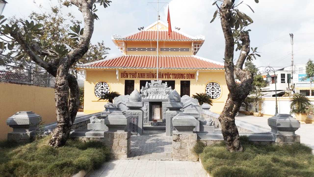 Biển Tân Thành Gò Công - Thiên đường cho "tín đồ" mê hải sản 38 Đền thờ Trương Định