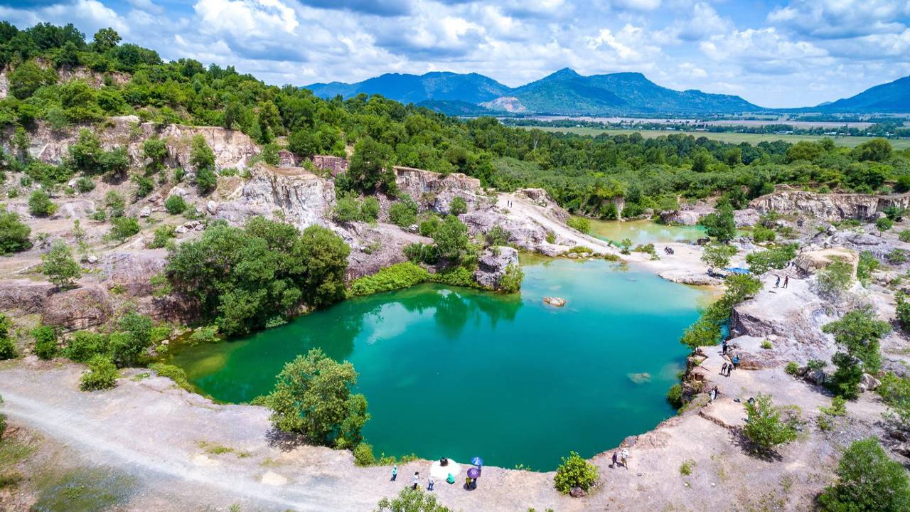 Chùa Bánh Xèo An Giang - Viếng Thiền viện Đông Lai (2025) 42 Hồ Tà Pạ An Giang
