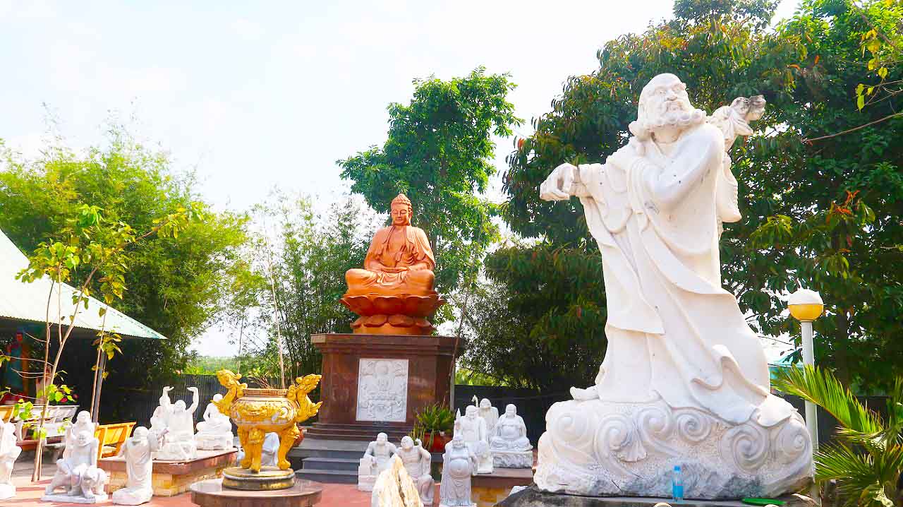 Chùa Phật Ngọc Xá Lợi - Ngôi chùa "hot" nhất Vĩnh Long (2025) 40 Hoa viên trong chùa