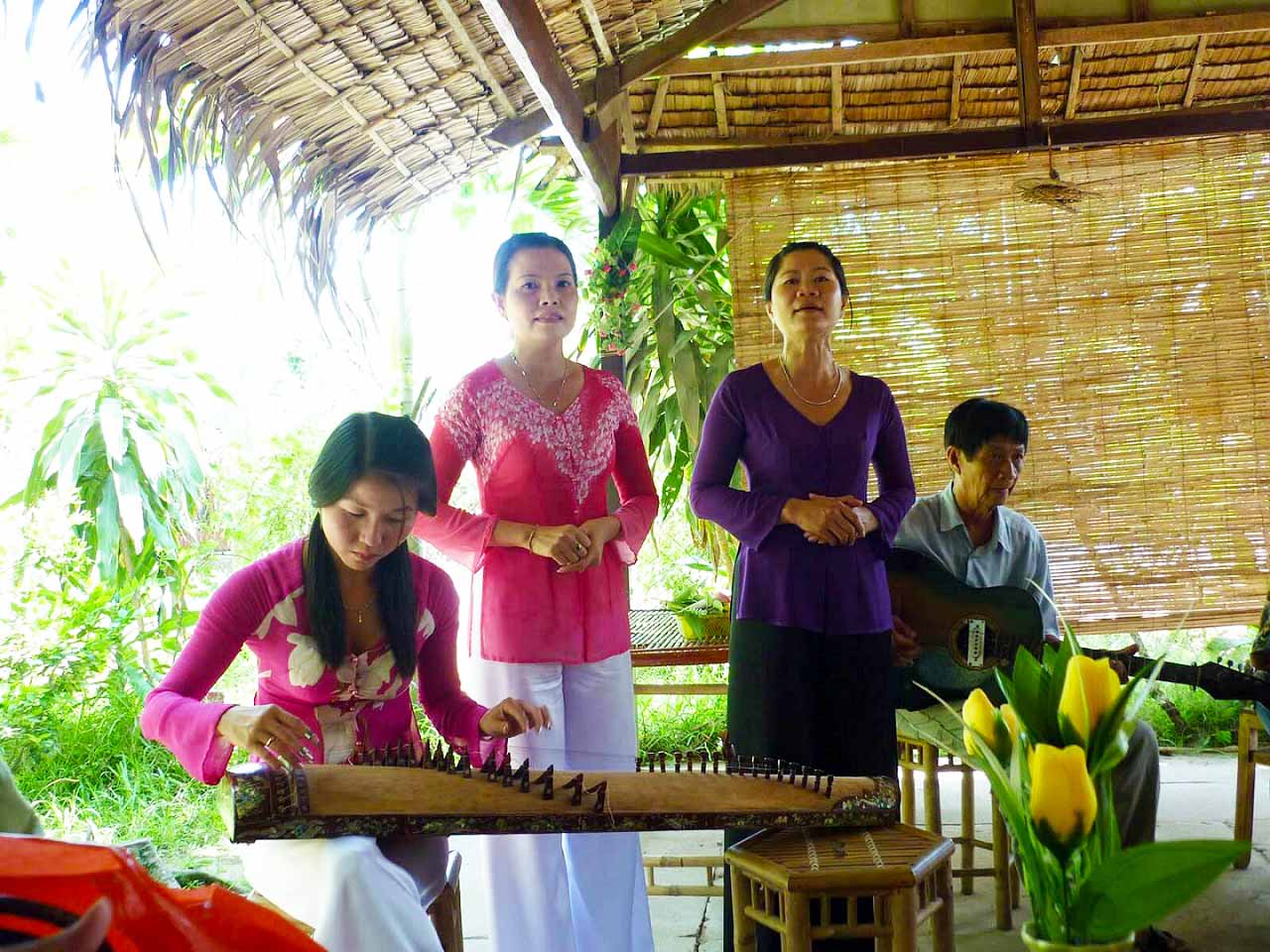 Khu du lịch Vinh Sang | Điểm thư giãn tuyệt vời tại miệt vườn Vĩnh Long 23 Khu du lịch Vinh Sang đờn ca tài tử