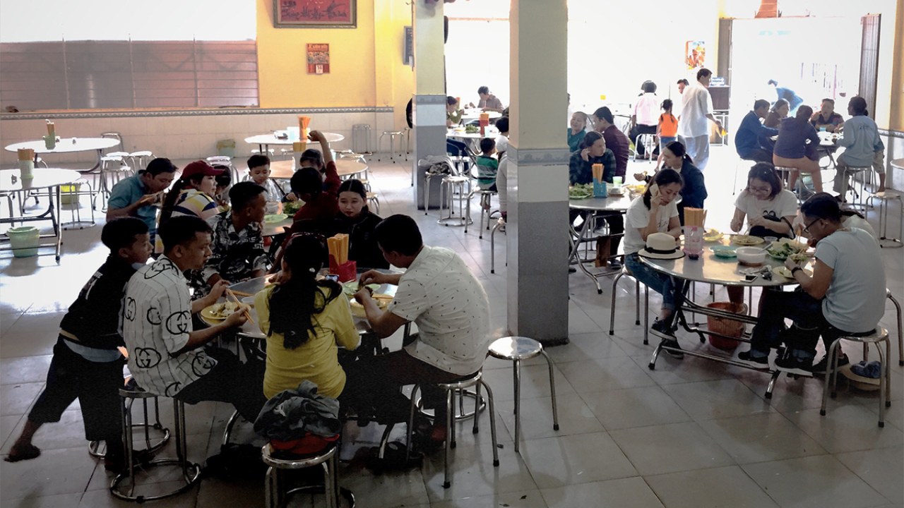 Chùa Bánh Xèo An Giang - Viếng Thiền viện Đông Lai (2025) 34 Nhà ăn ở Thiền viện Đông Lai